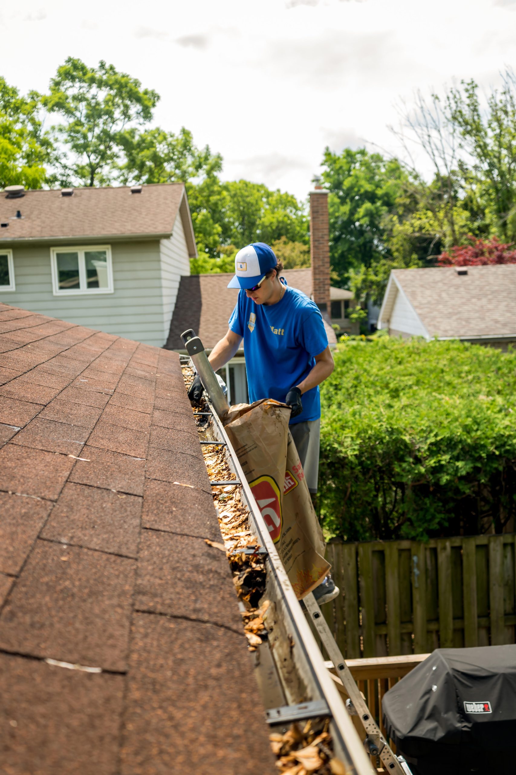 Professional Gutter Cleaning Service 